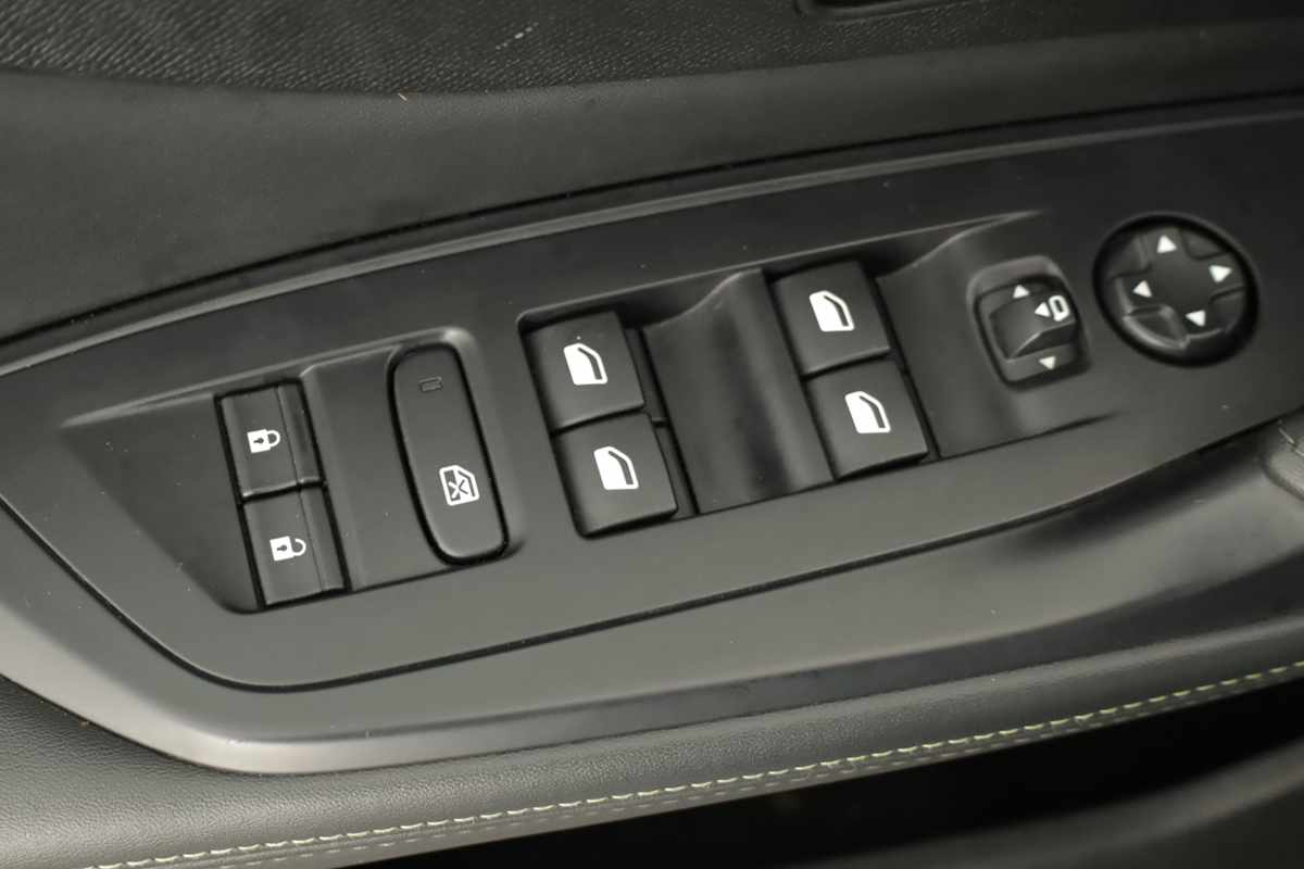 peugeot-308-2024-gasolina-1199cc