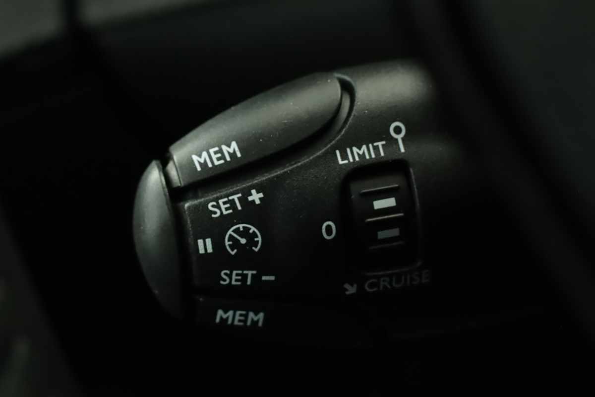 peugeot-2008-2024-gasolina-1199cc