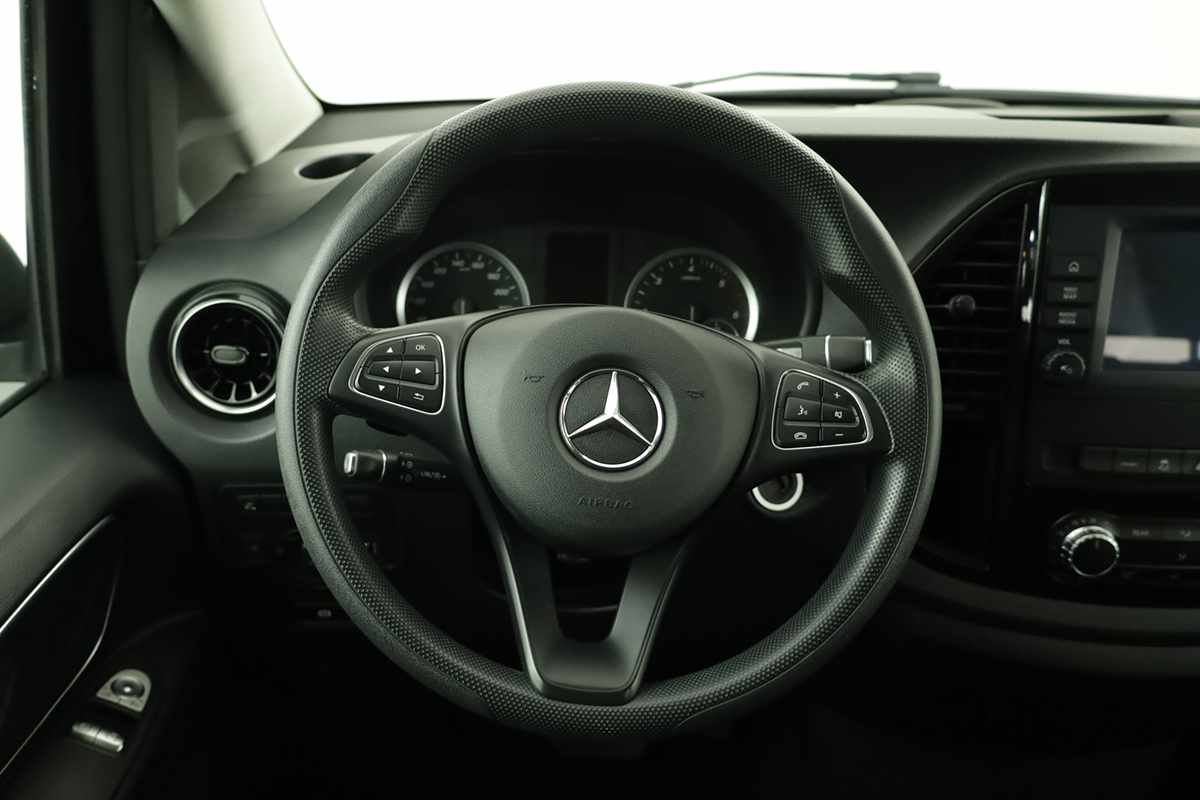 mercedes-benz-vito-tourer-2023-diesel-1950cc