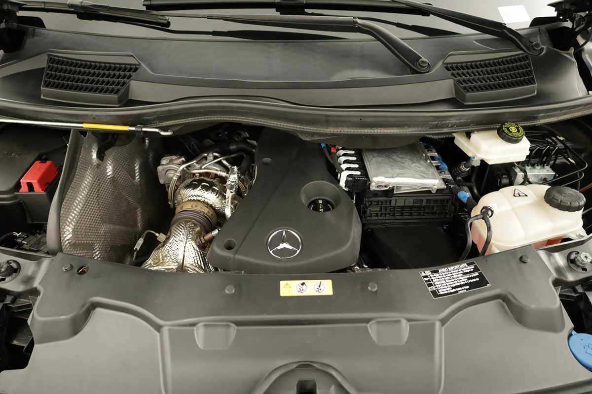 mercedes-benz-vito-tourer-2023-diesel-1950cc