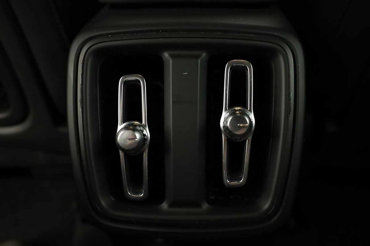 volvo-xc40-2024-gasolina-1477cc