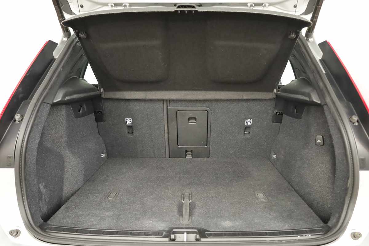 volvo-xc40-2024-gasolina-1477cc