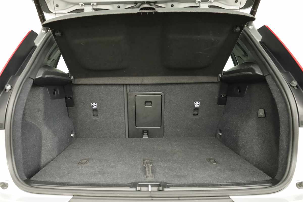 volvo-xc40-2024-gasolina-1477cc