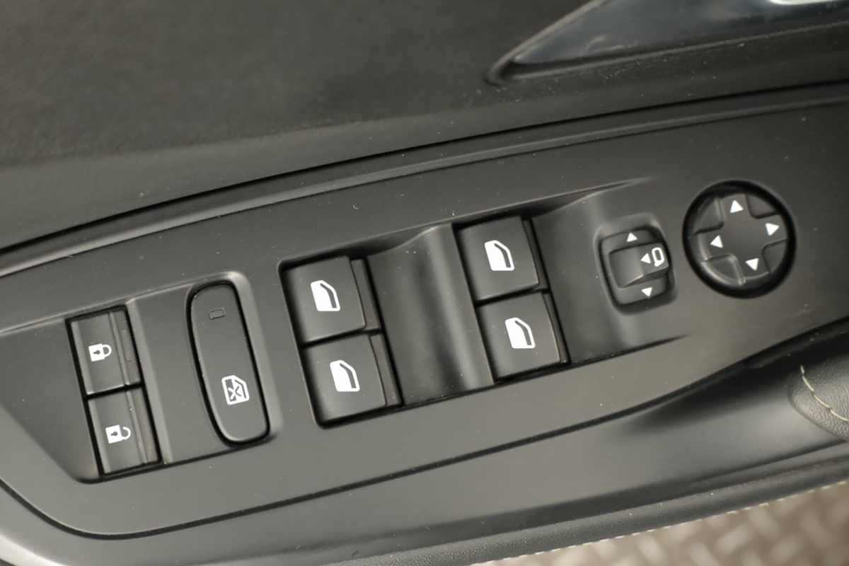 peugeot-308-2024-gasolina-1199cc
