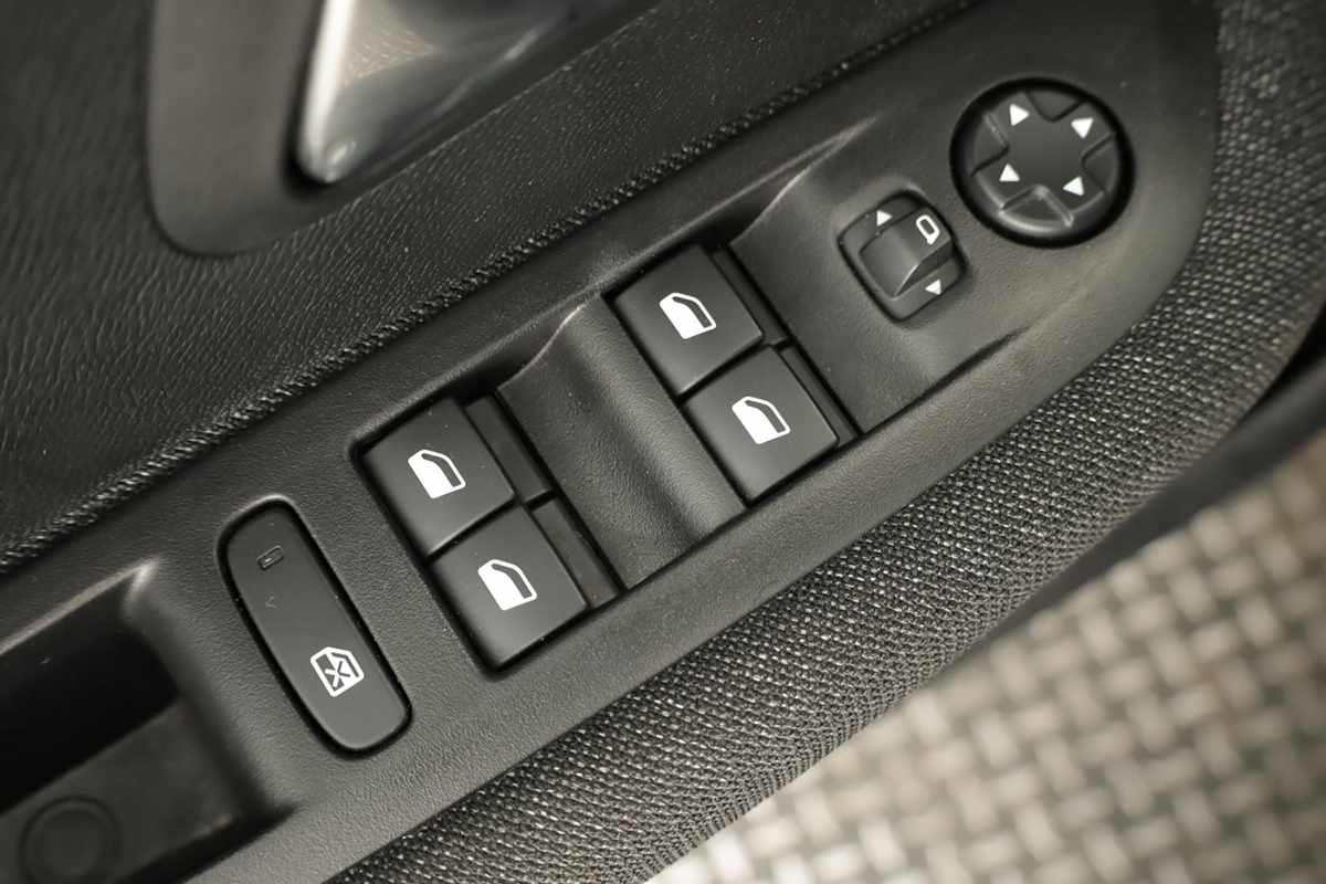 peugeot-208-2025-gasolina-1199cc