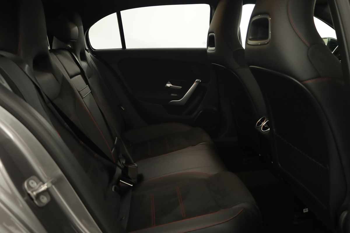 mercedes-benz-classe-a-2024-hibrido-a-gasolina-1332cc