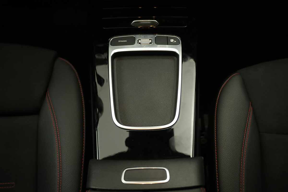 mercedes-benz-classe-a-2024-hibrido-a-gasolina-1332cc