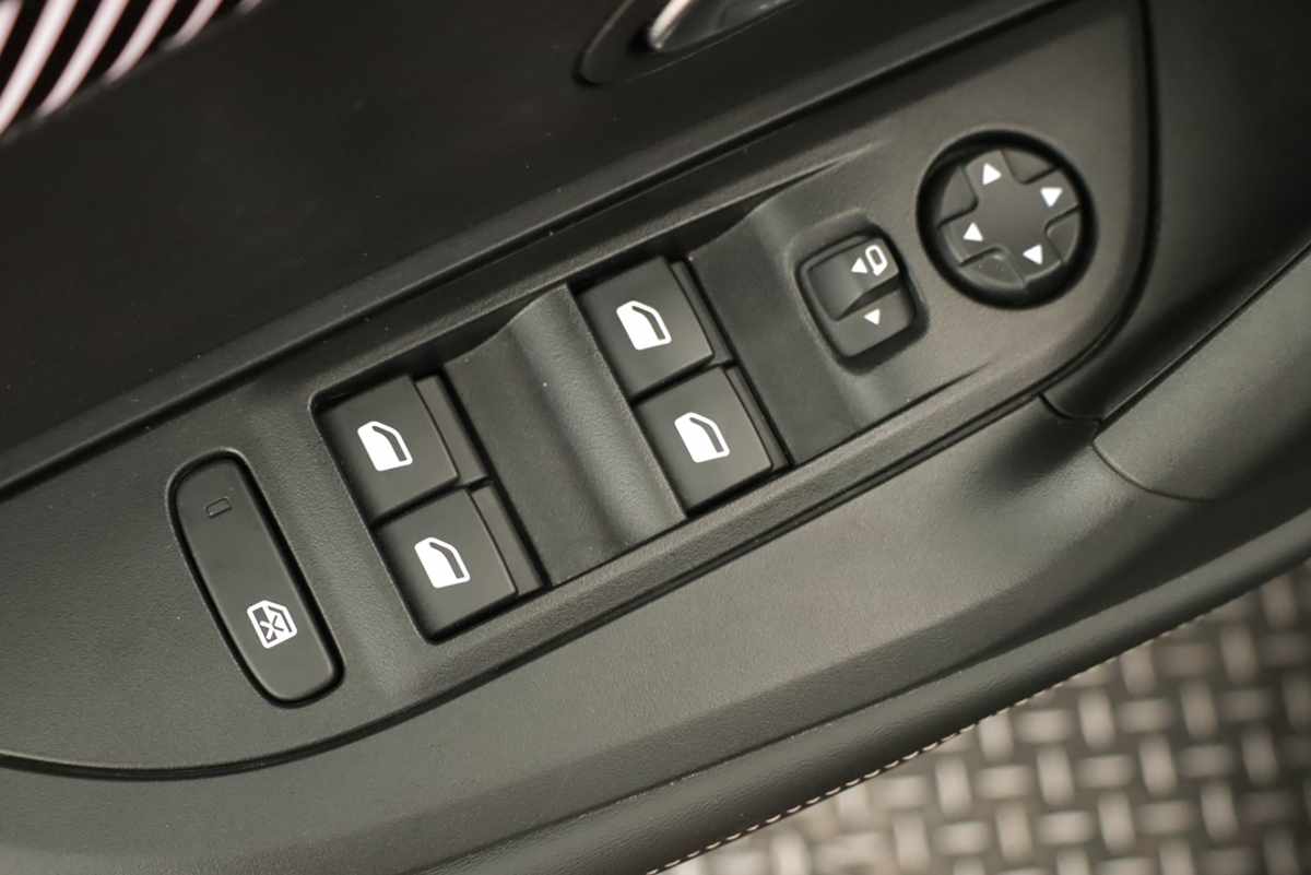 peugeot-2008-2025-gasolina-1199cc