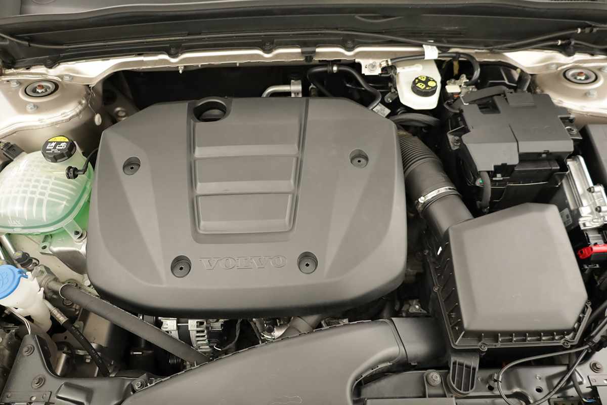 volvo-xc40-2024-gasolina-1477cc