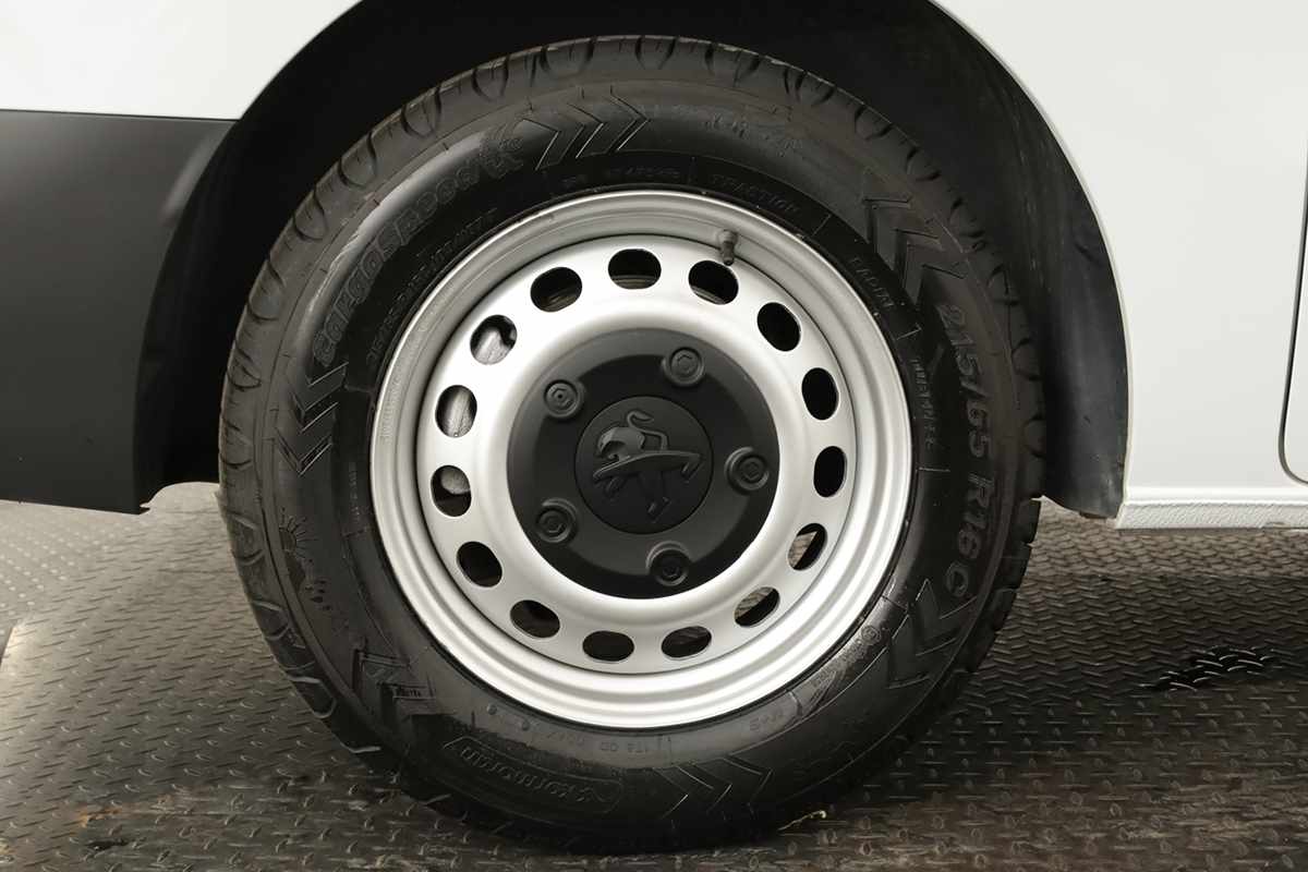 peugeot-expert-2024-diesel-1499cc