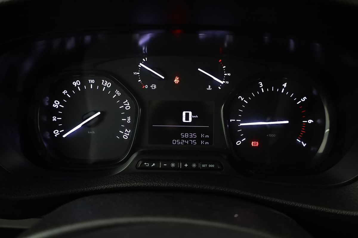 peugeot-expert-2024-diesel-1499cc
