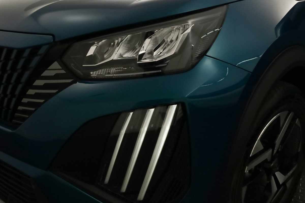 peugeot-e-2008-2025-eletrico-0cc