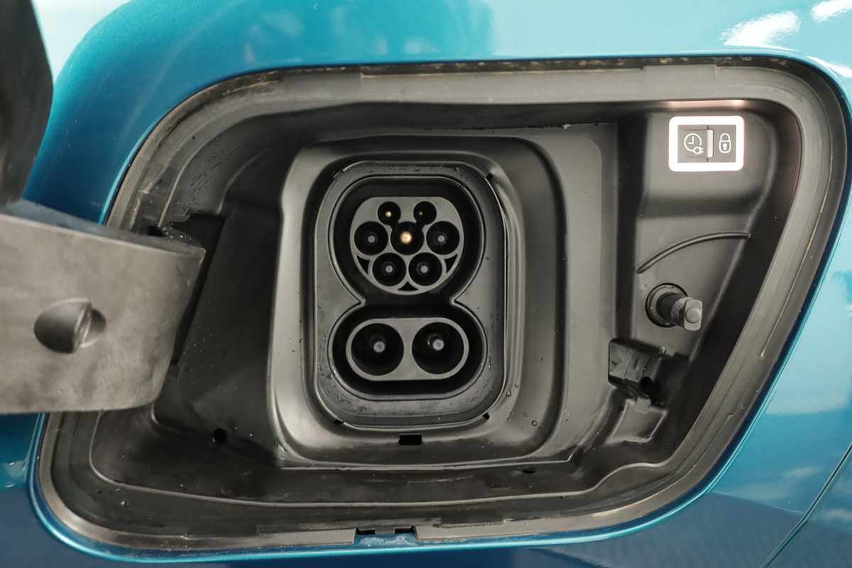 peugeot-e-2008-2025-eletrico-0cc