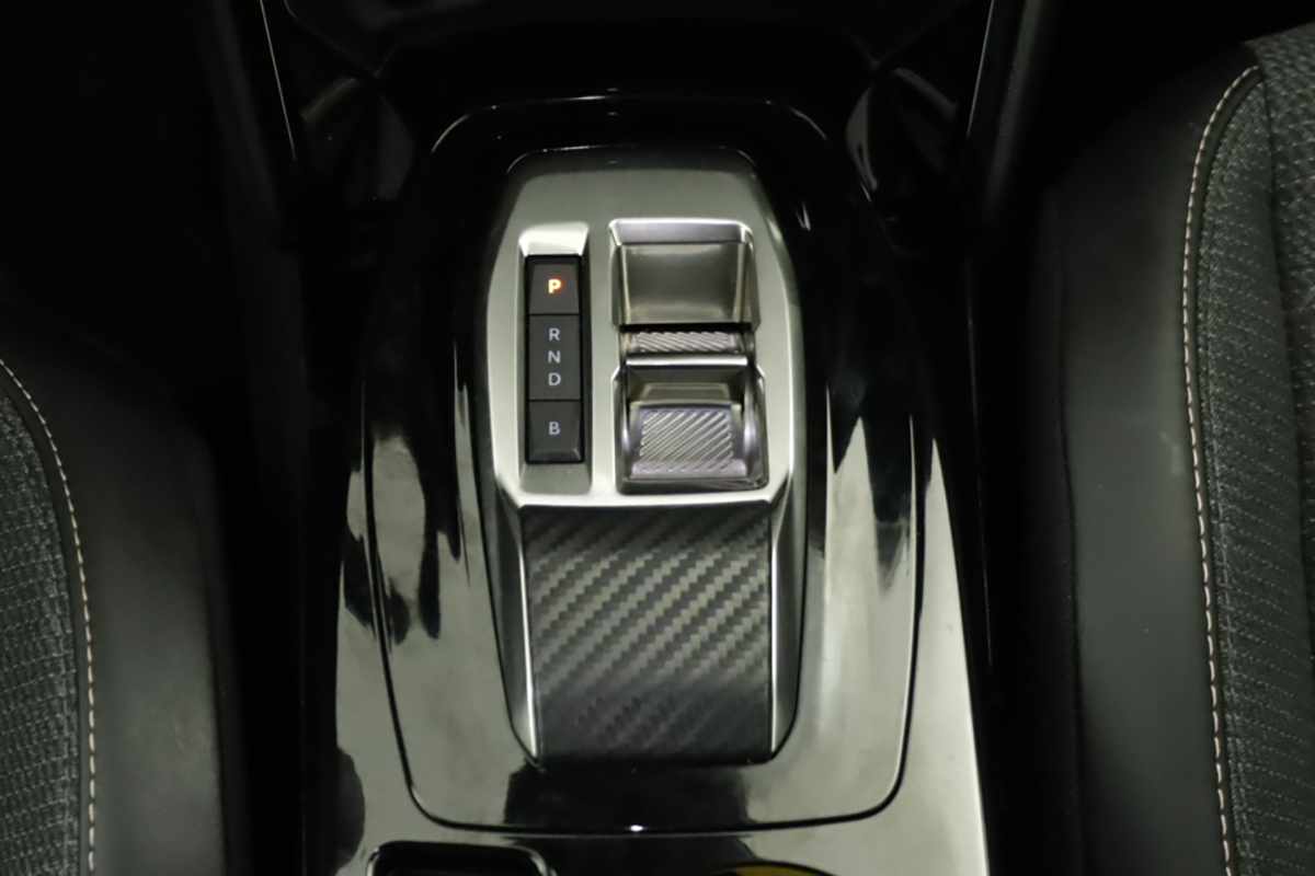 peugeot-e-2008-2025-eletrico-0cc
