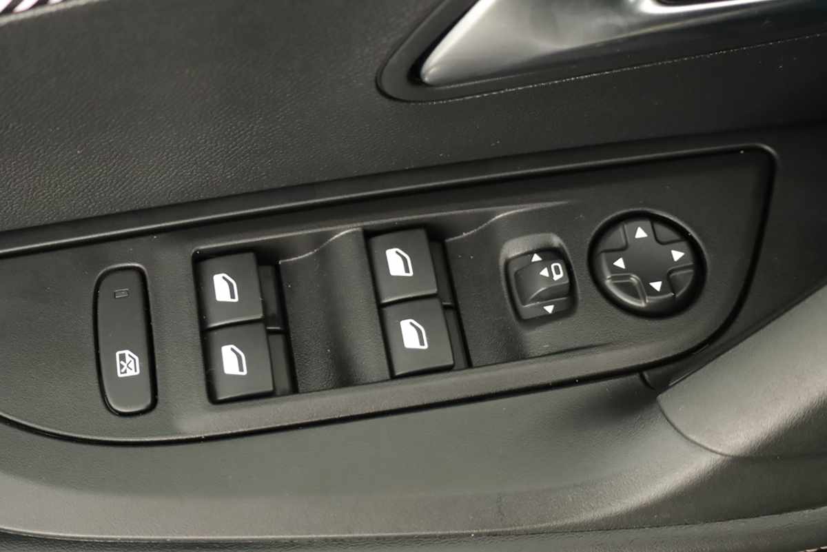peugeot-e-2008-2025-eletrico-0cc