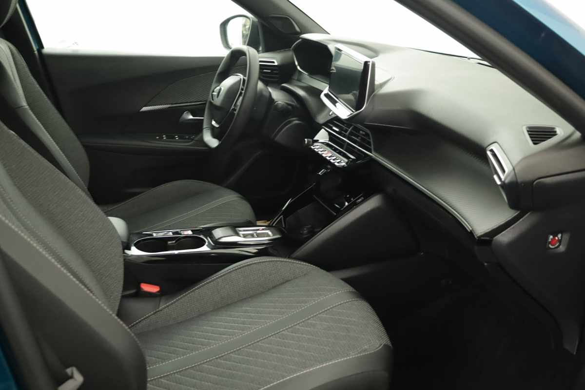 peugeot-e-2008-2025-eletrico-0cc