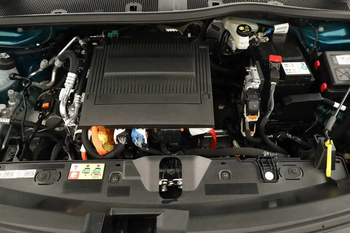 peugeot-e-2008-2025-eletrico-0cc