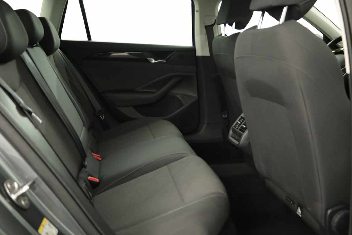 volkswagen-passat-variant-2025-hibrido-a-gasolina-1498cc