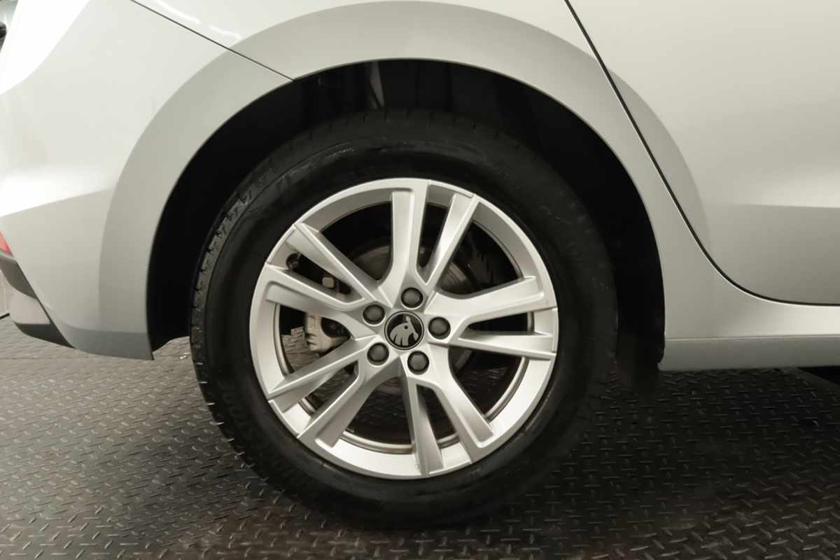 skoda-fabia-2025-gasolina-999cc