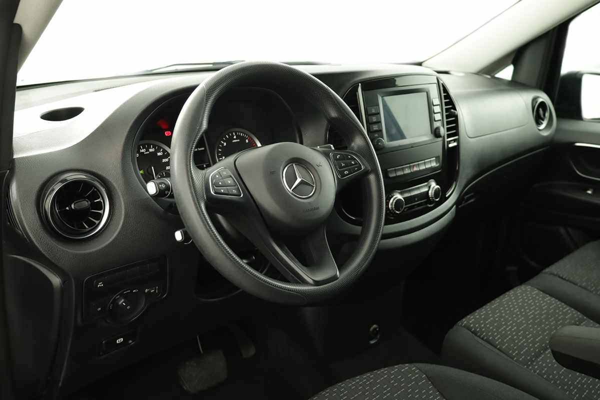 mercedes-benz-vito-tourer-2023-diesel-1950cc