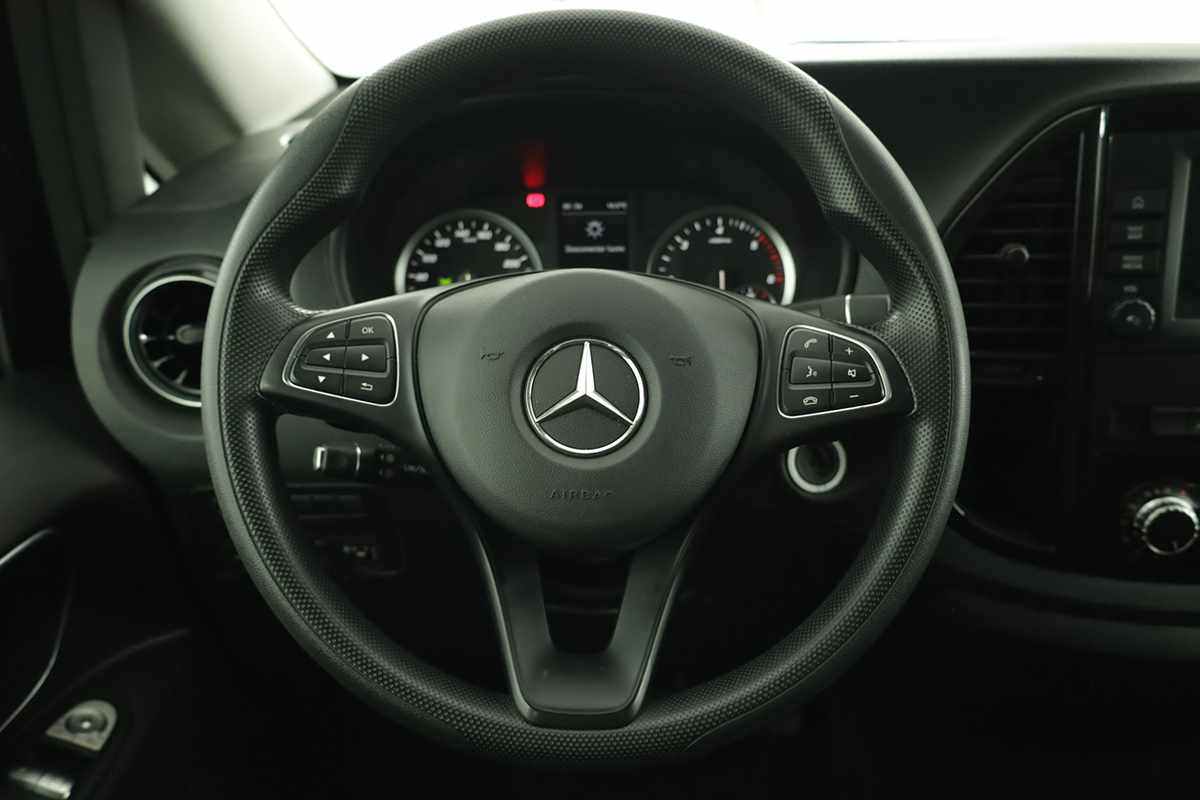 mercedes-benz-vito-tourer-2023-diesel-1950cc