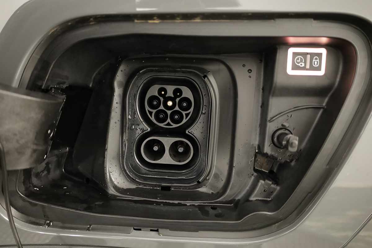 peugeot-e-2008-2025-eletrico-0cc