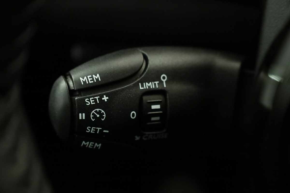 peugeot-e-2008-2025-eletrico-0cc