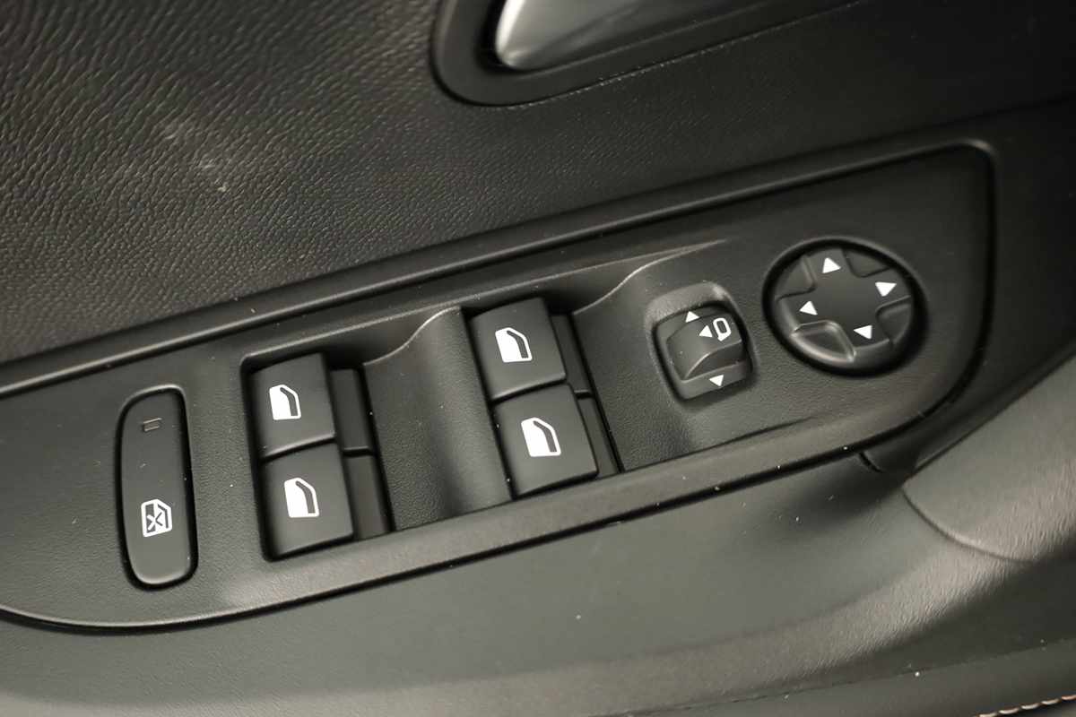 peugeot-e-2008-2025-eletrico-0cc