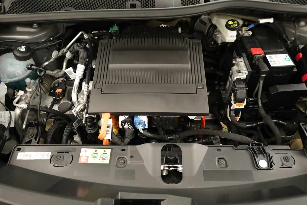peugeot-e-2008-2025-eletrico-0cc