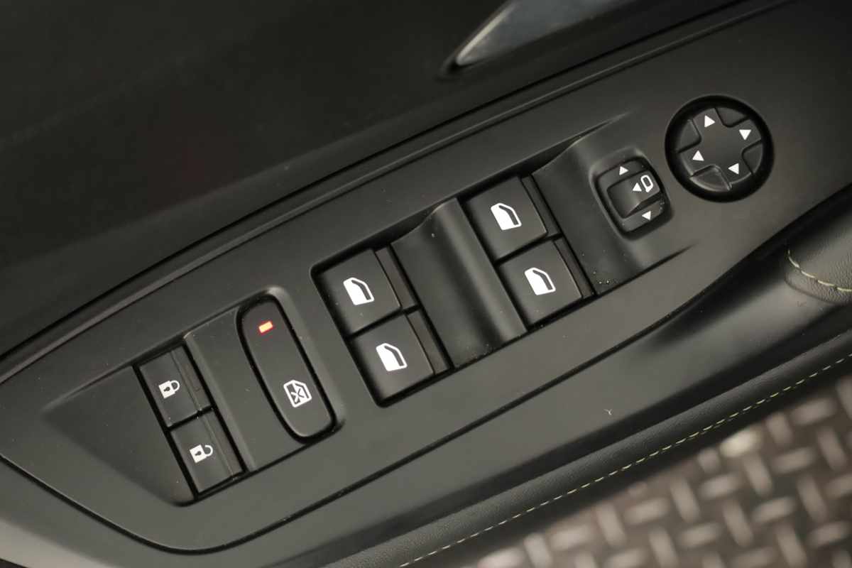 peugeot-408-2024-gasolina-1199cc