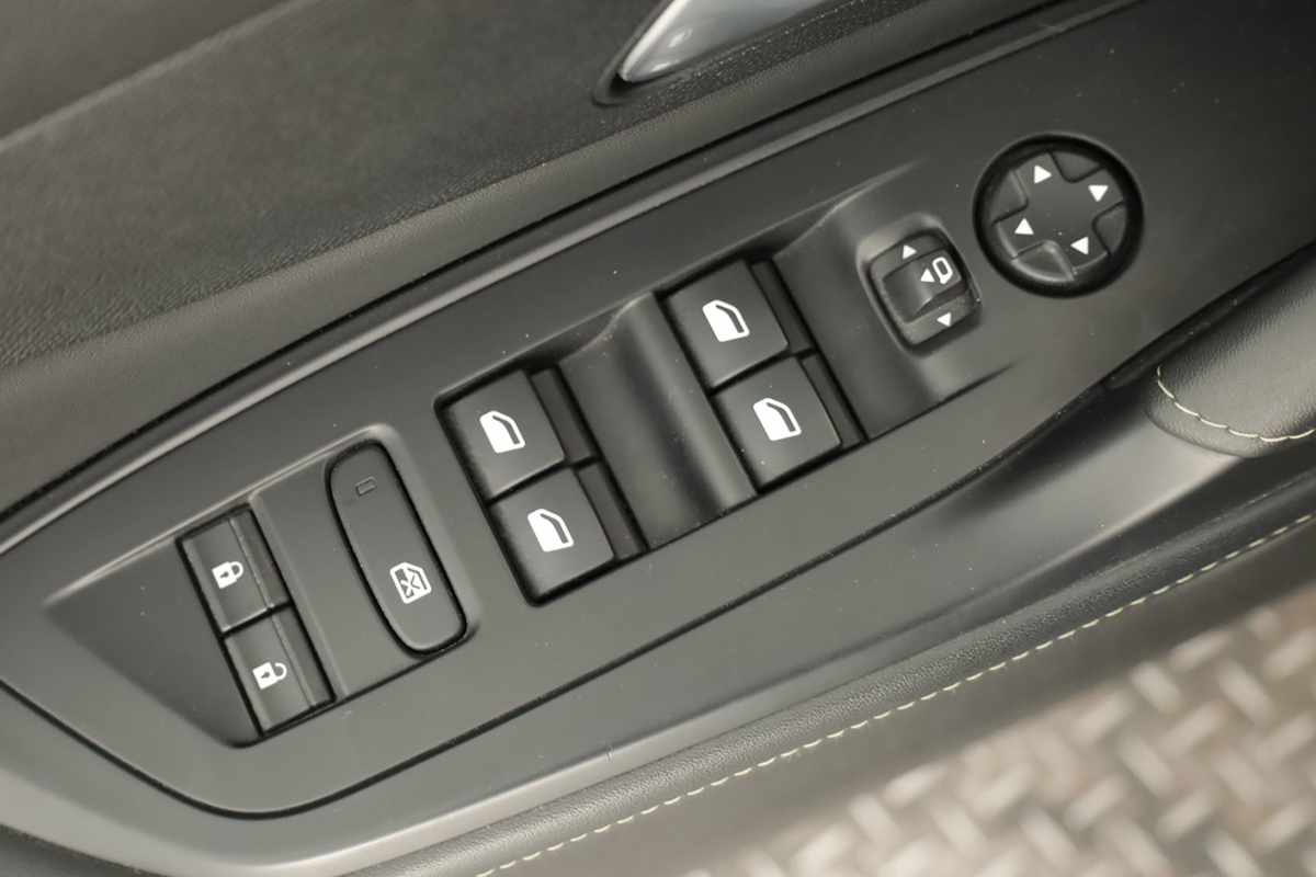 peugeot-308-2024-gasolina-1199cc