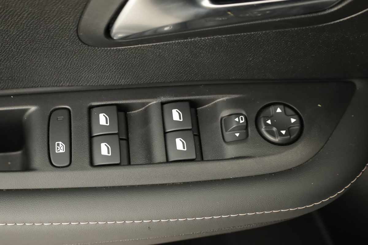 peugeot-e-208-2025-eletrico-0cc