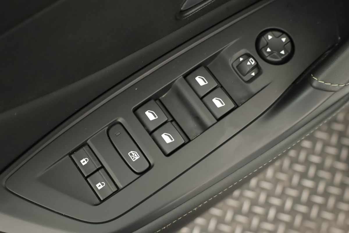 peugeot-308-2024-gasolina-1199cc