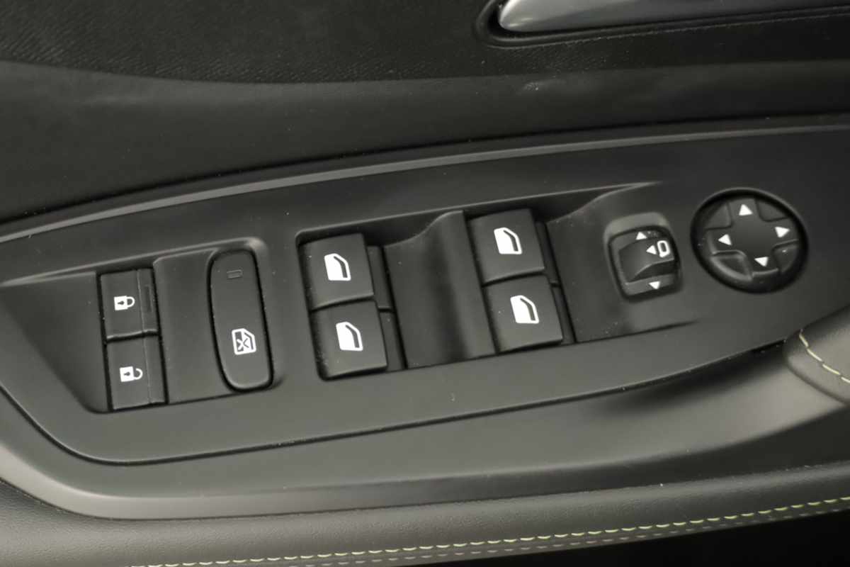 peugeot-308-2024-gasolina-1199cc