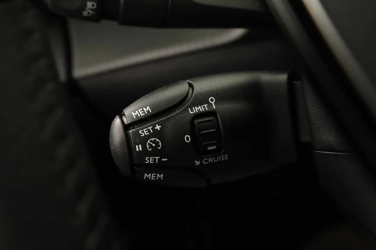 peugeot-e-2008-2024-eletrico-0cc