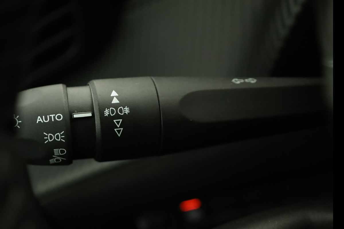 peugeot-2008-2021-diesel-1499cc