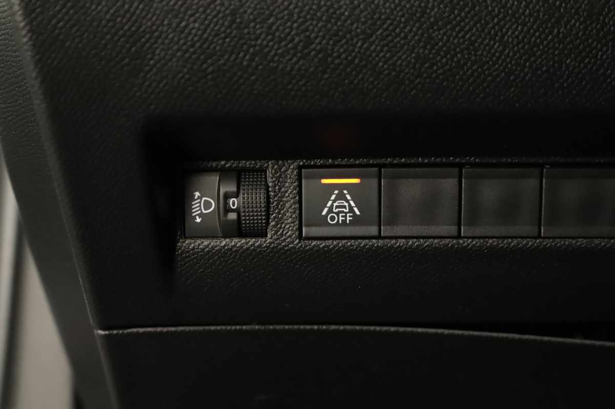 peugeot-2008-2021-diesel-1499cc