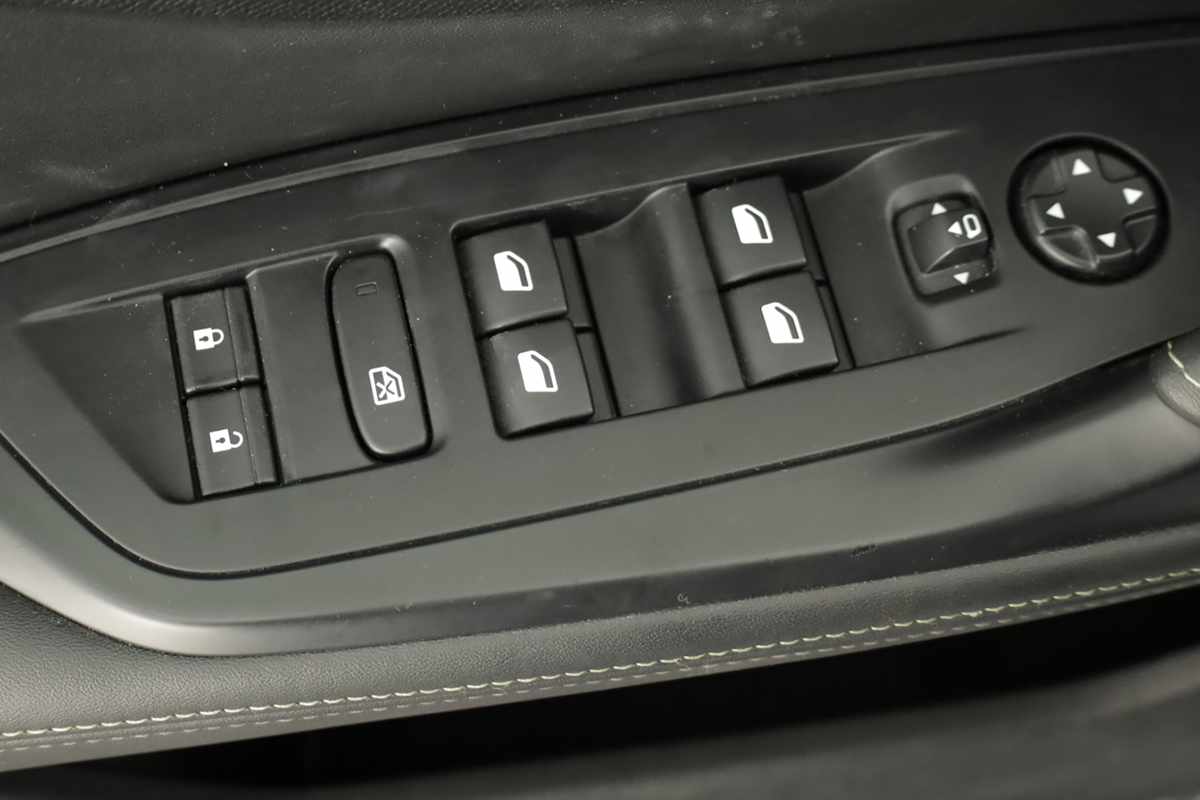 peugeot-308-2024-gasolina-1199cc