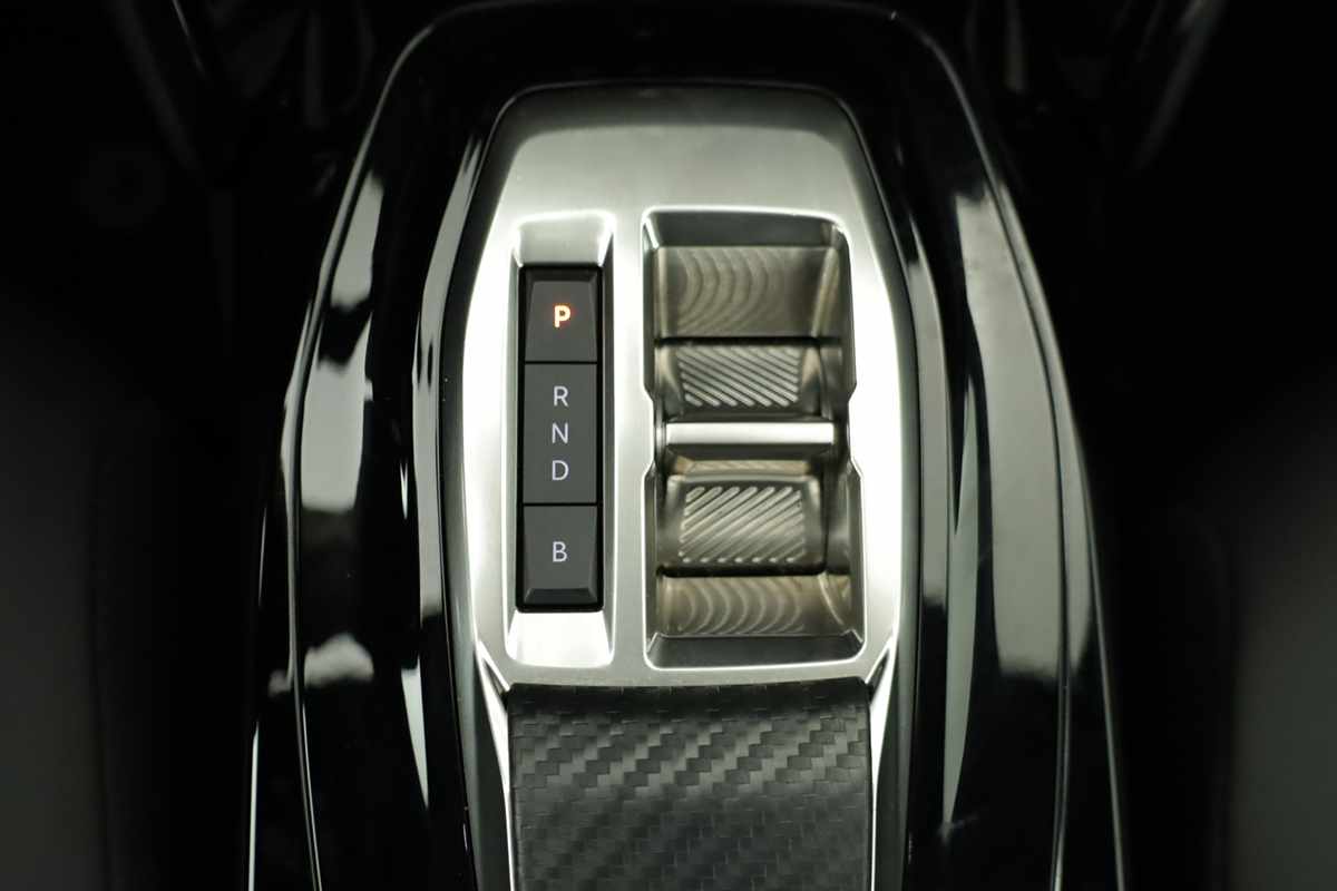 peugeot-e-2008-2025-eletrico-0cc