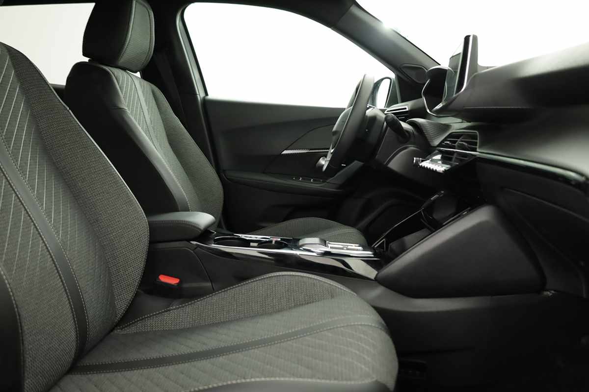 peugeot-e-2008-2025-eletrico-0cc