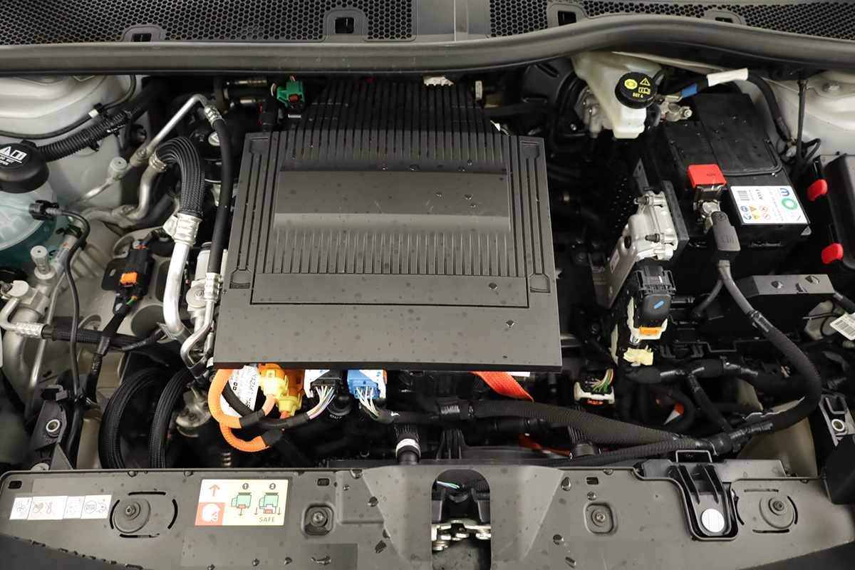 peugeot-e-2008-2025-eletrico-0cc