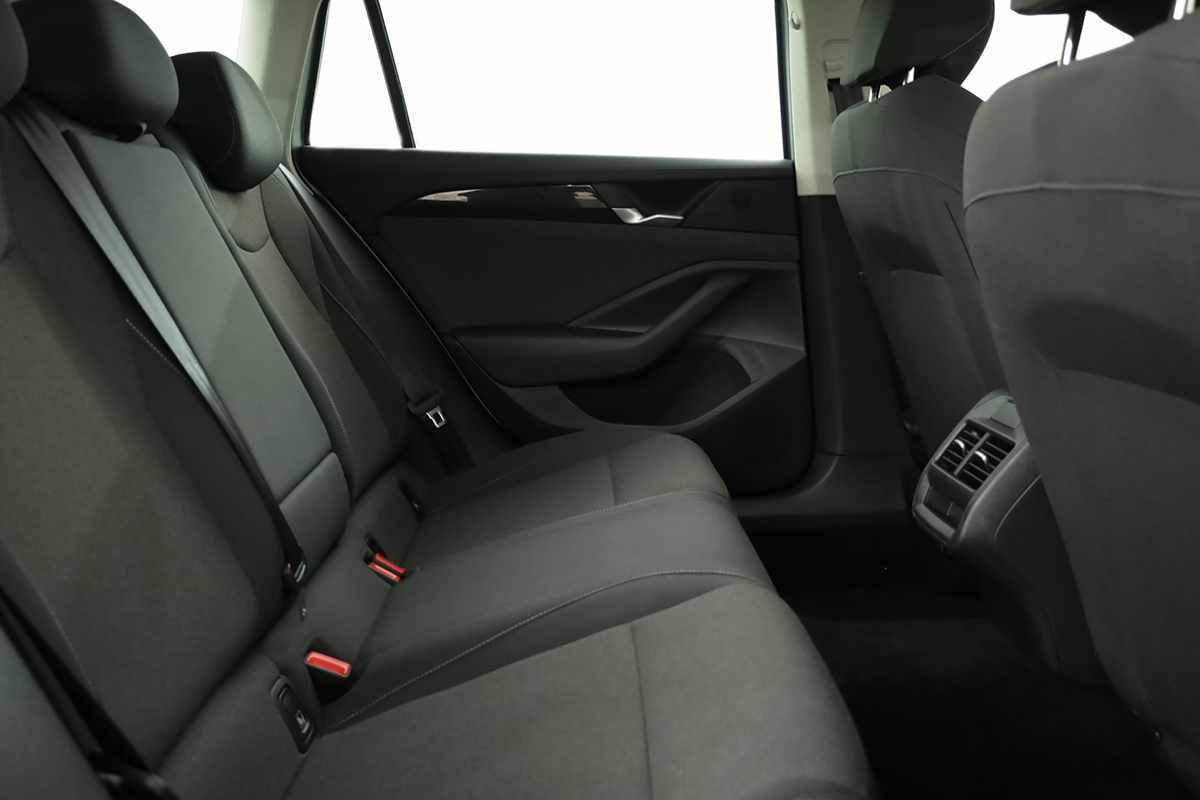 volkswagen-passat-variant-2025-hibrido-a-gasolina-1498cc