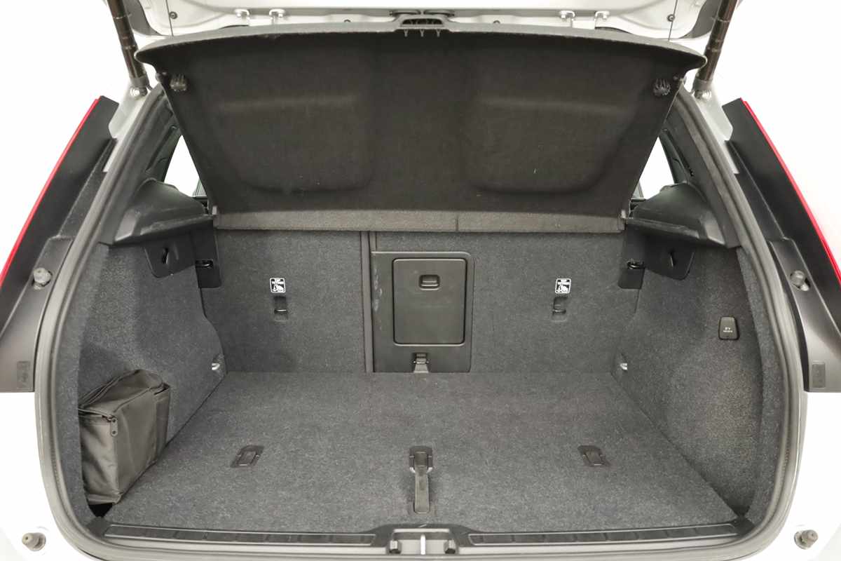 volvo-xc40-2024-gasolina-1477cc