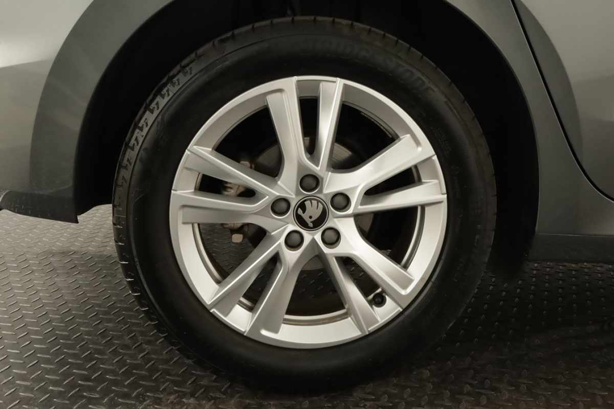 skoda-fabia-2025-gasolina-999cc