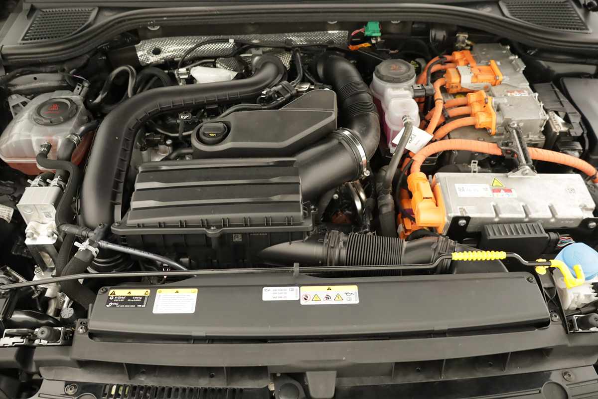 volkswagen-golf-2025-hibrido-a-gasolina-1498cc