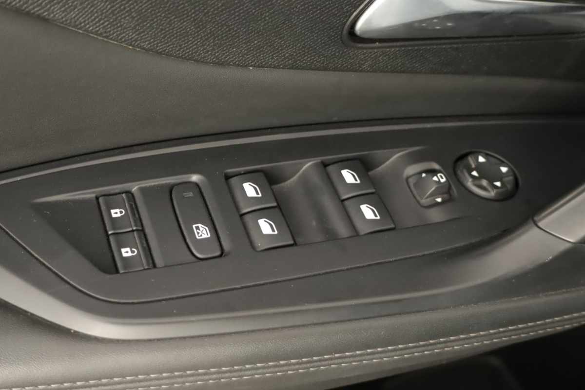 peugeot-308-sw-2024-gasolina-1199cc