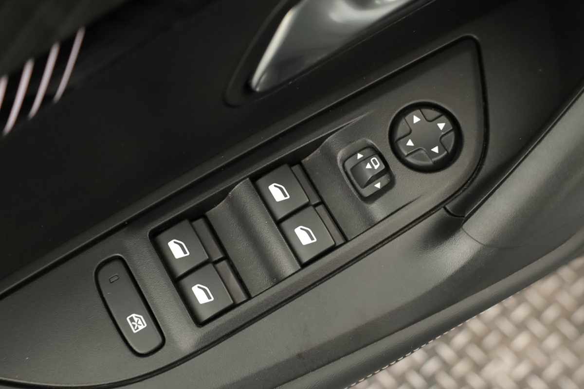 peugeot-2008-2025-gasolina-1199cc