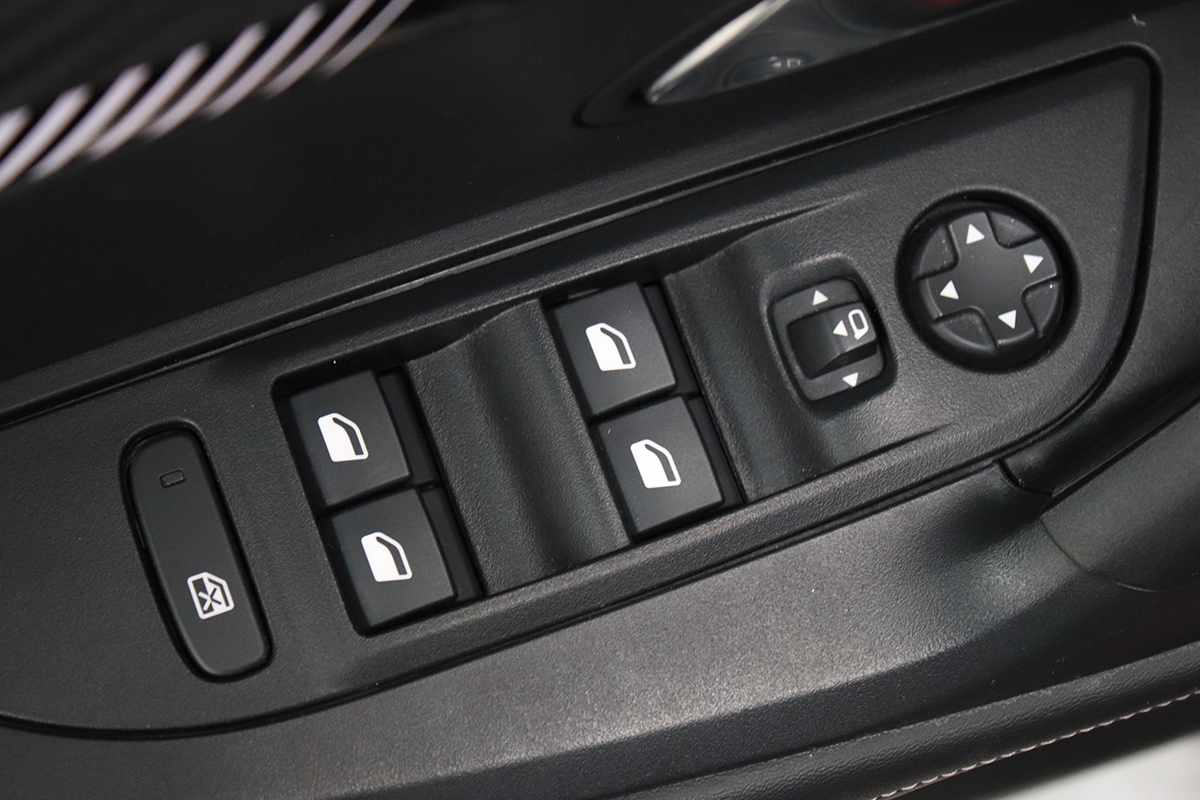 peugeot-2008-2024-gasolina-1199cc
