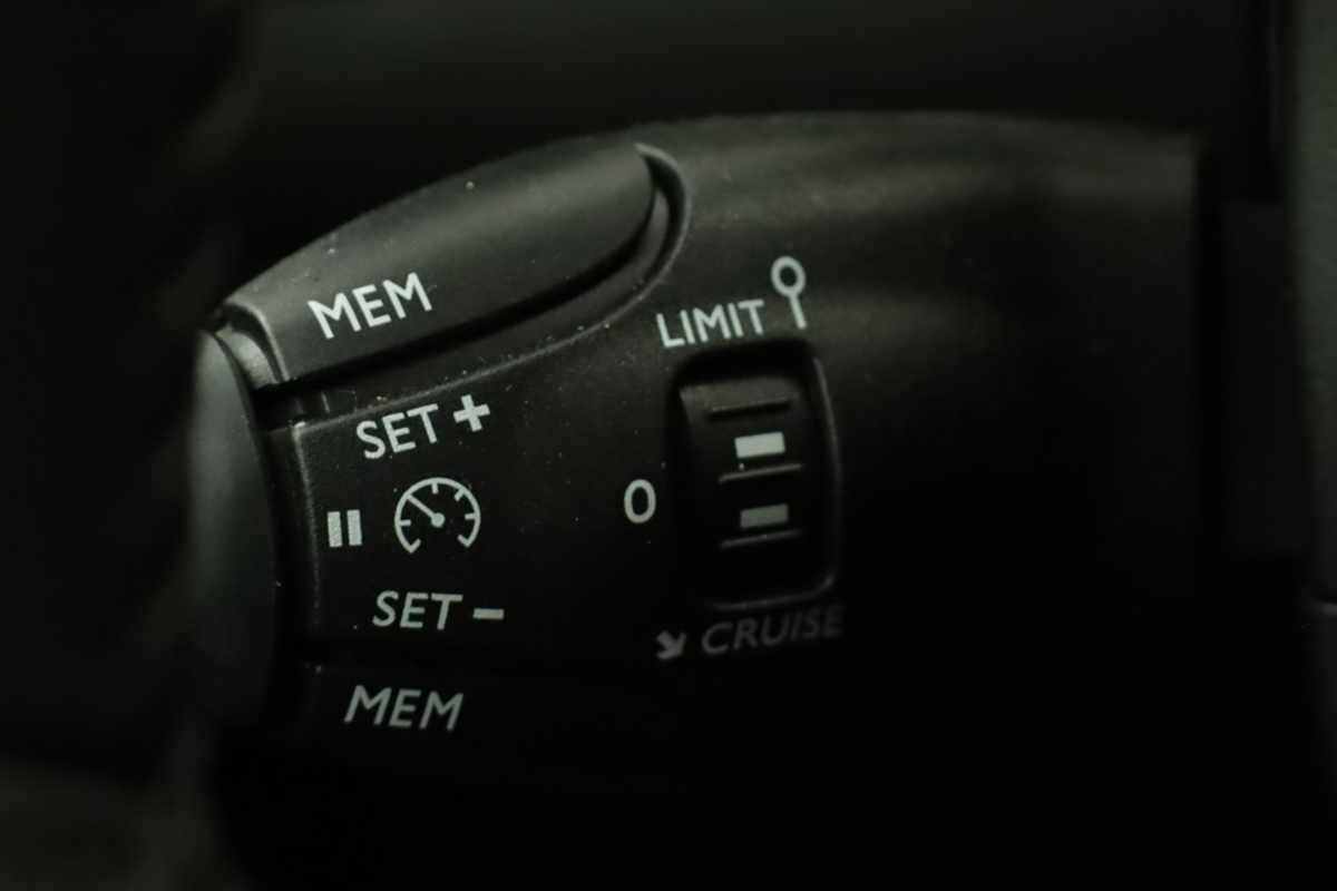 peugeot-208-2025-gasolina-1199cc