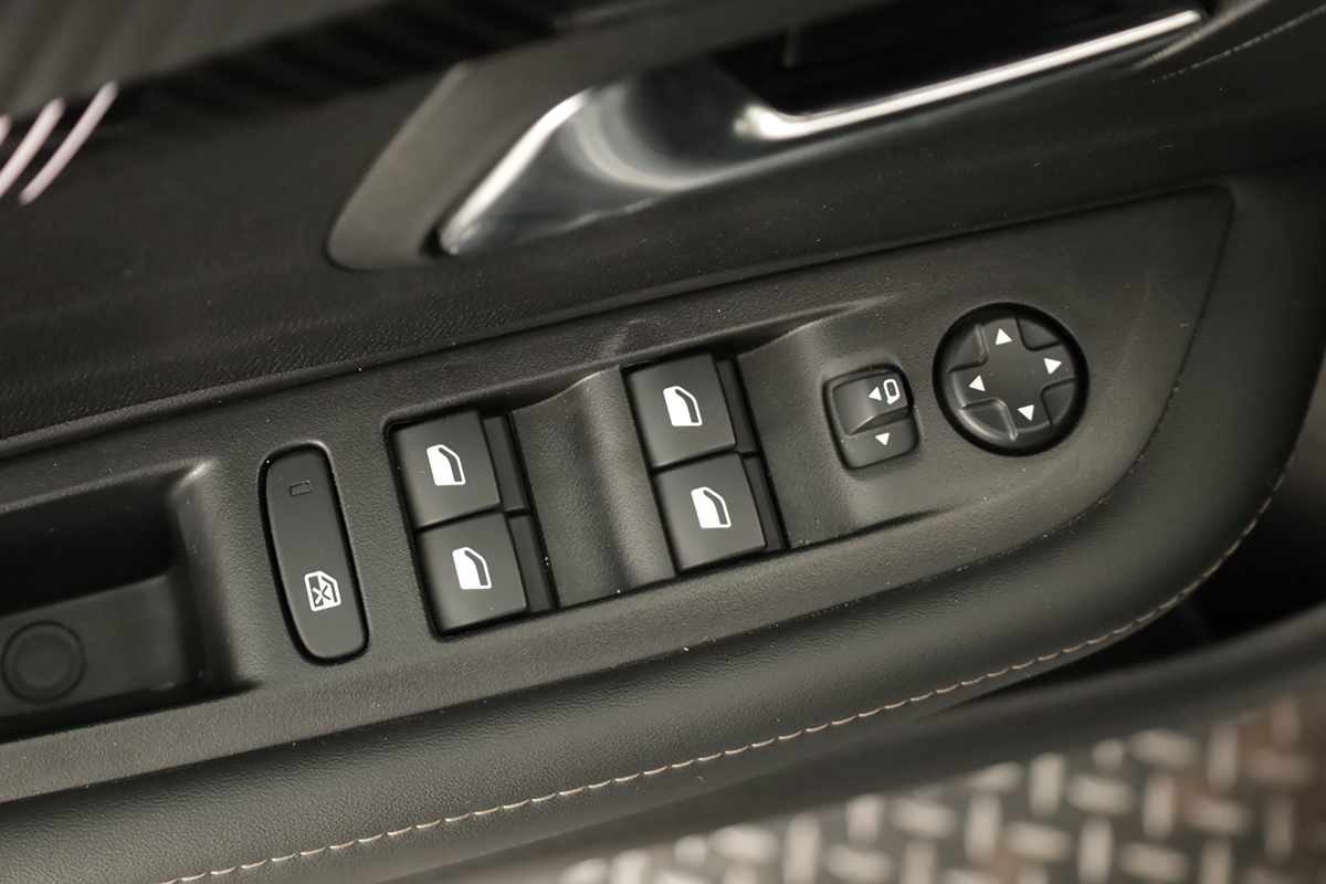peugeot-208-2025-gasolina-1199cc